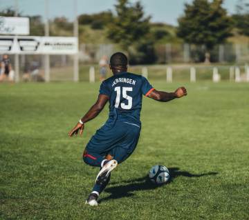 拉菲尼亚缺席巴西队合练，足协回应属正常负荷管理（配图示意）